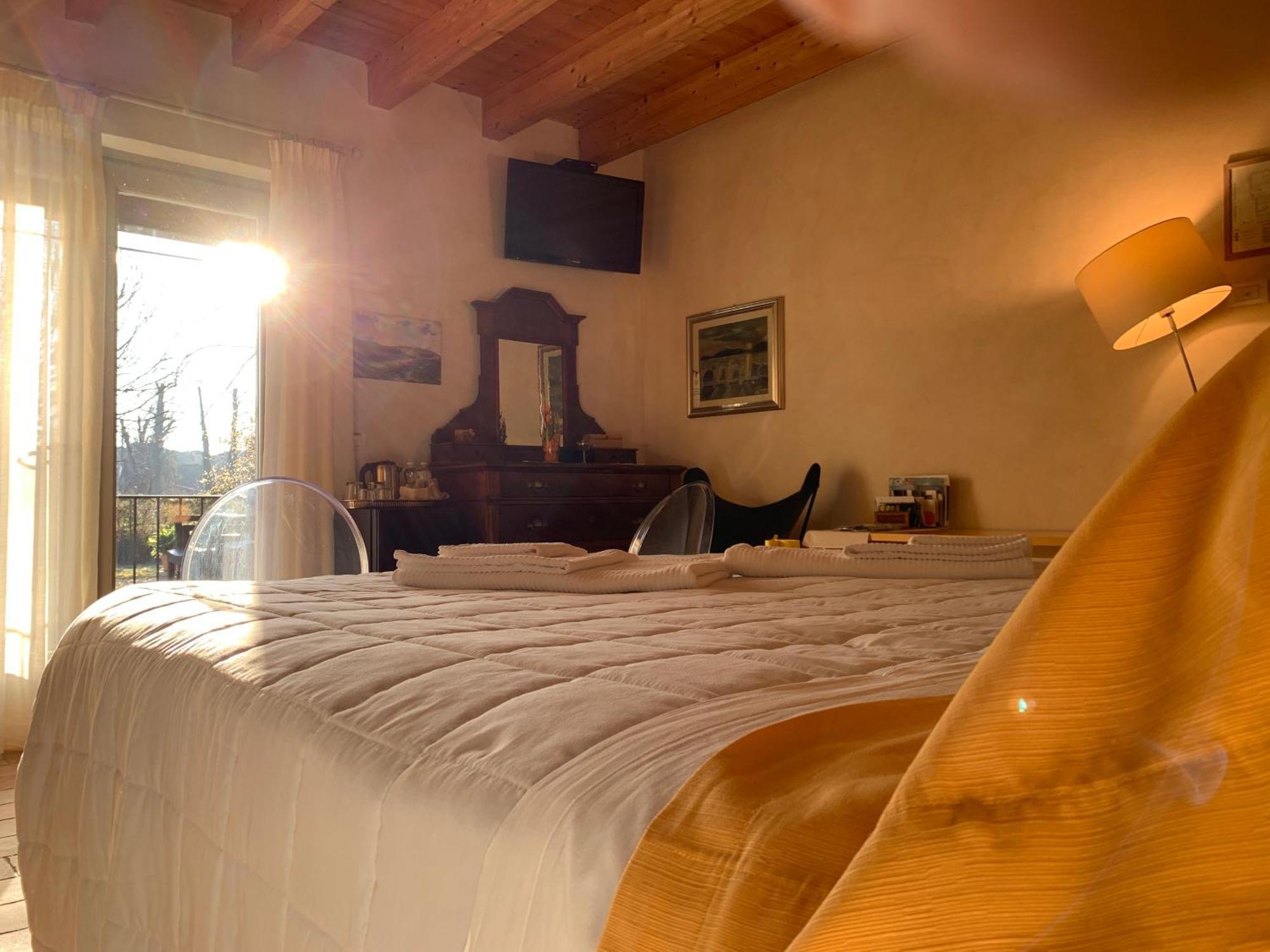 L'Isolo B&B E Case Vacanza Monzambano Kültér fotó